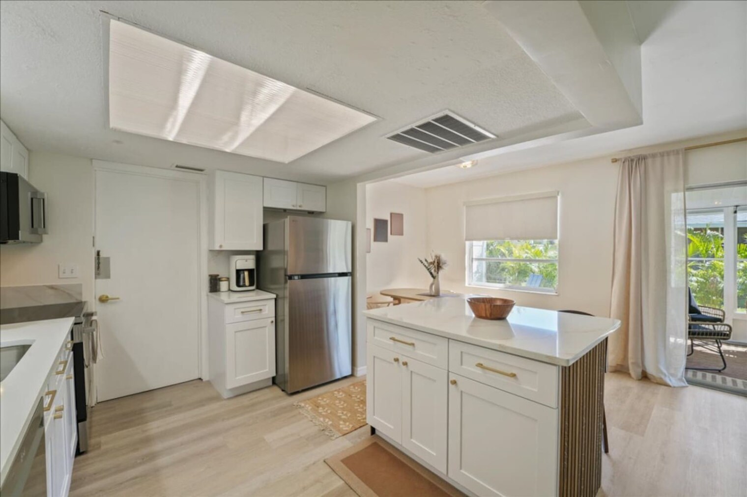 Building Photo - 113 Base Ave W