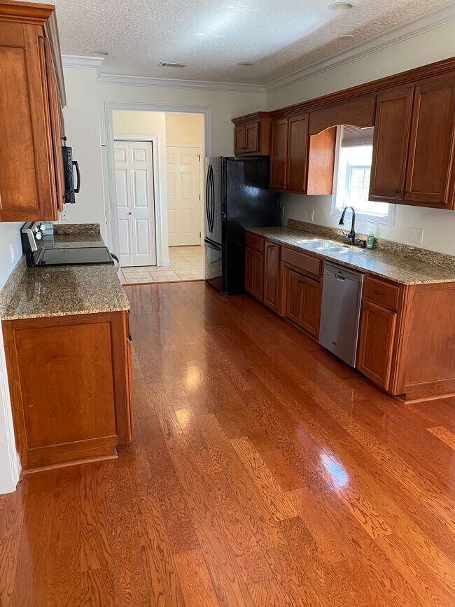 Building Photo - 56 Greyfield Dr