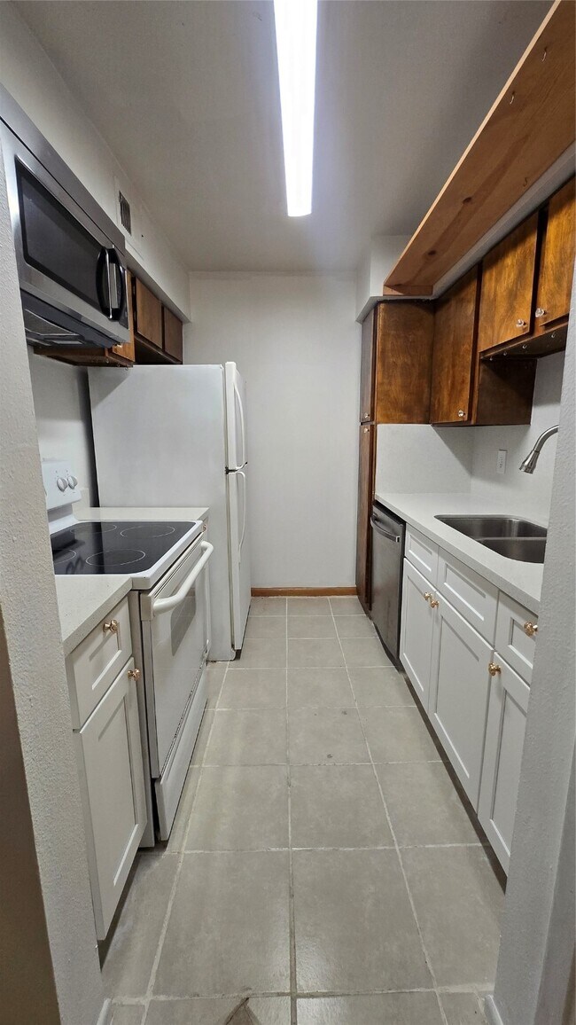 Building Photo - 8427 Hearth Dr