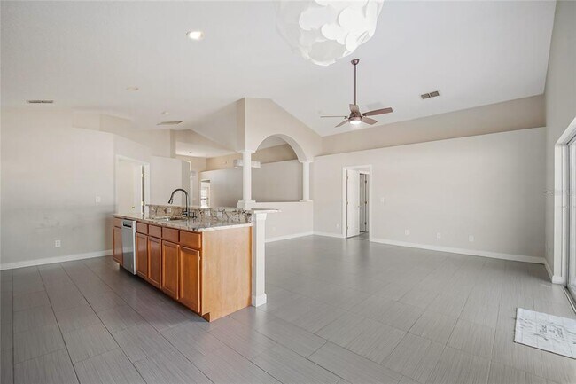 Building Photo - 4655 Doral Park Ave