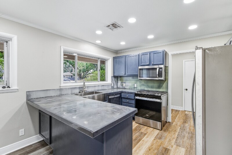 Building Photo - 2310 Whitney Dr