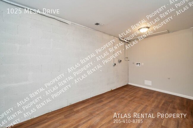 Building Photo - 1025 Mesa Dr