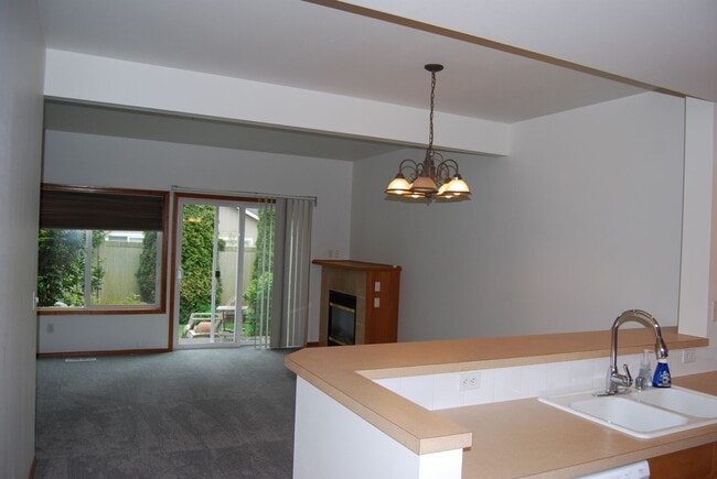 Building Photo - Spacious 2 bedroom 2.5 Bath Townhome in Auburn