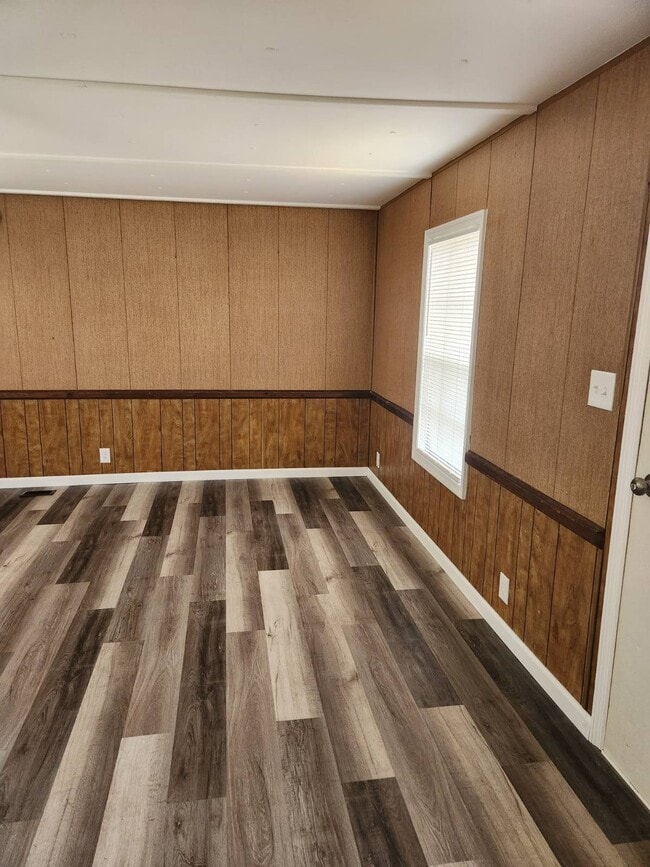 Building Photo - 908 Bernard Ln