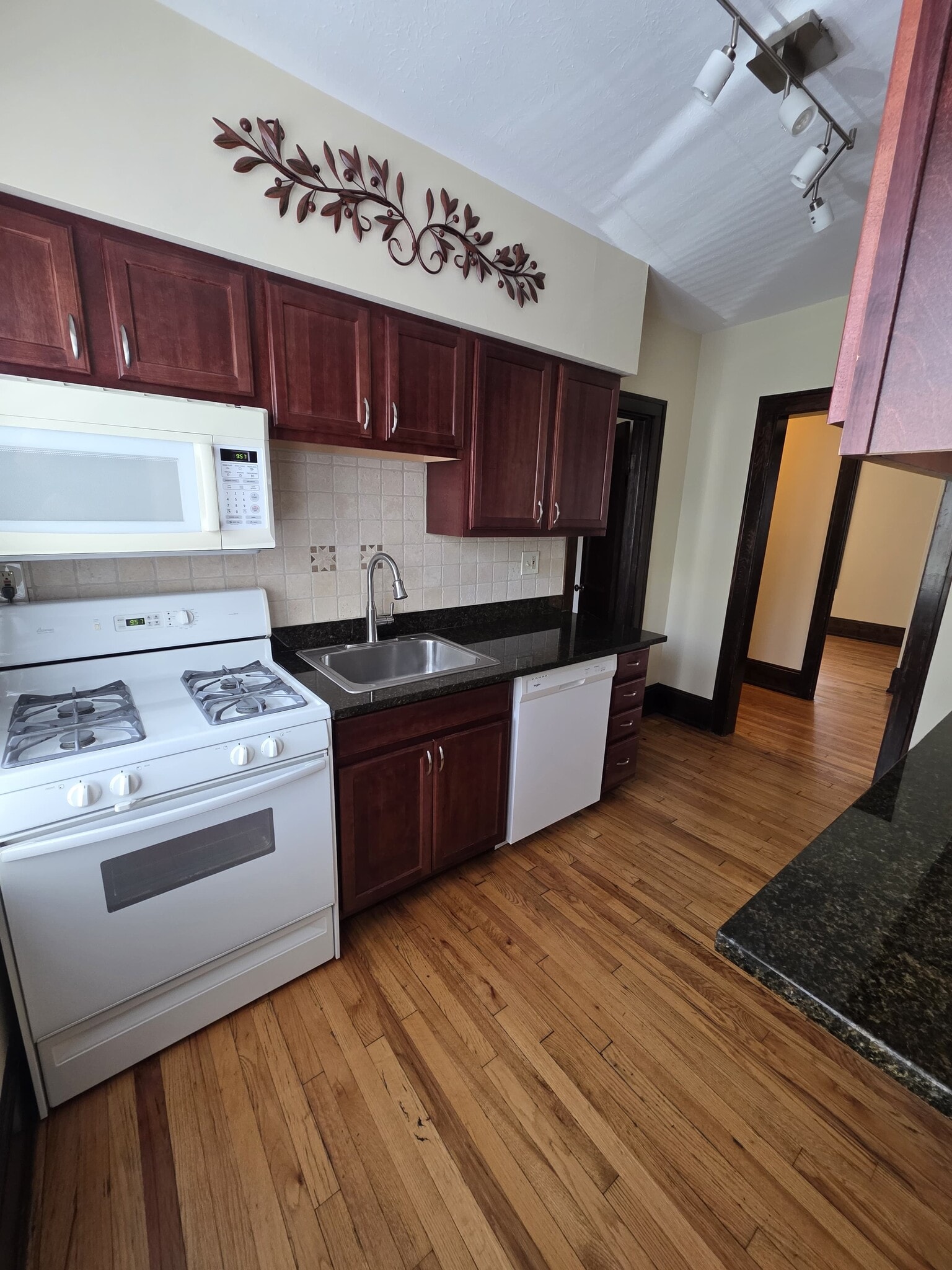 Building Photo - 1745 W 31st Pl