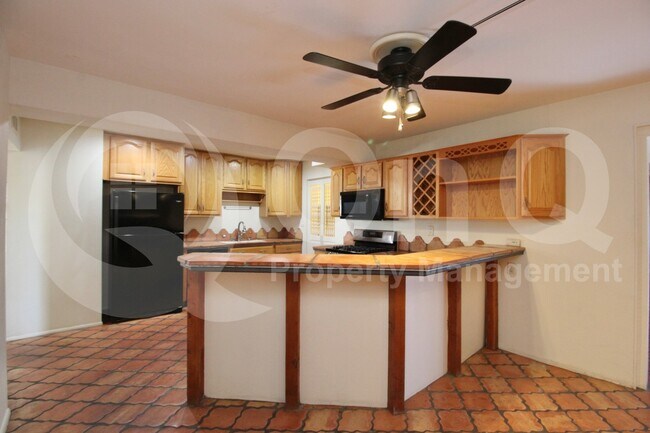 Building Photo - 1623 E Palmcroft Dr