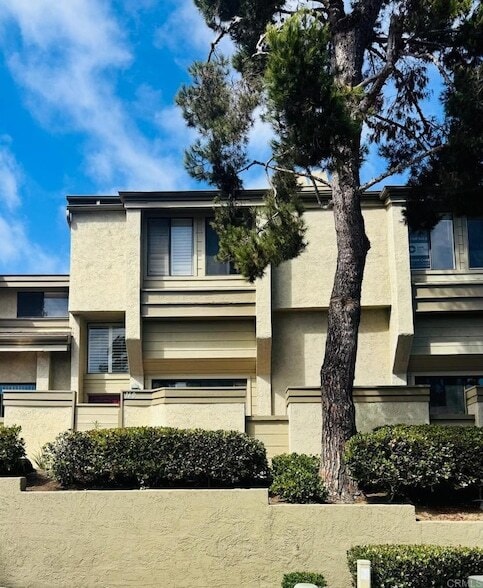 Building Photo - 3324 Caminito Eastbluff