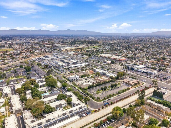 Building Photo - 16762 Viewpoint Ln