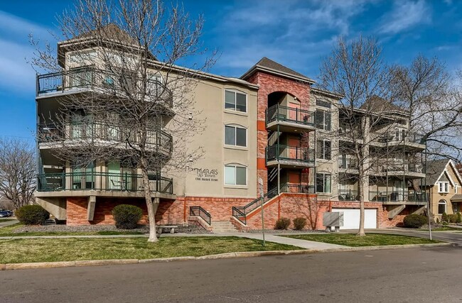 Primary Photo - Bright & Spacious Condo Just One Block fro...