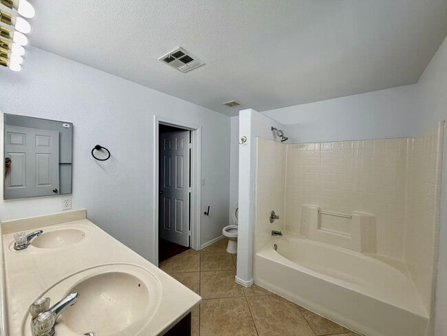 Building Photo - 884 Blue Rosalie Pl