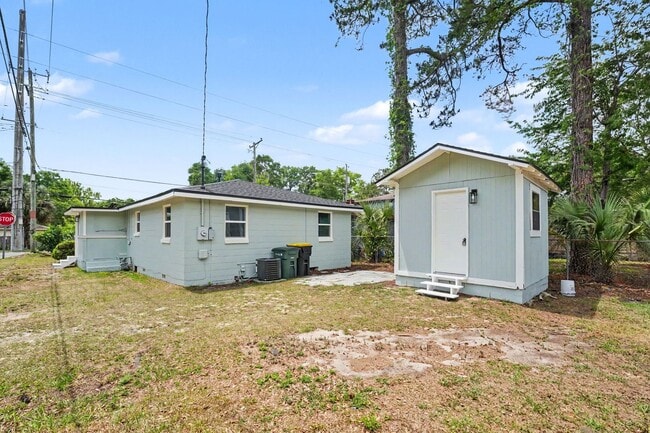 Building Photo - 3 BED | 1 BATH | HUNTER ARMY AIR FIELD