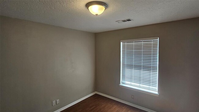 Building Photo - 7322 Ridge Oak Dr
