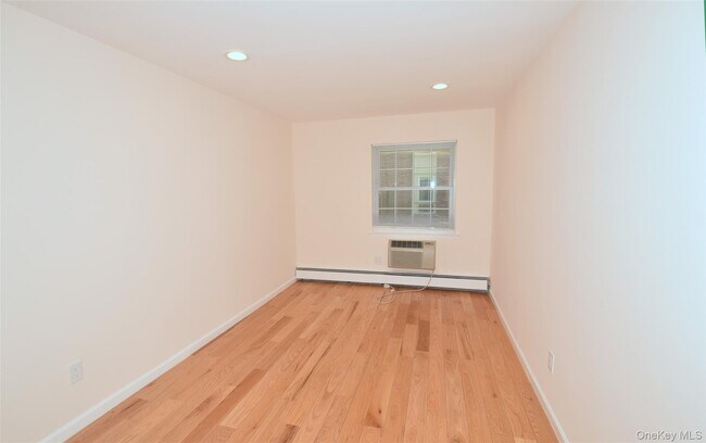 Building Photo - 206-14 Emily Rd