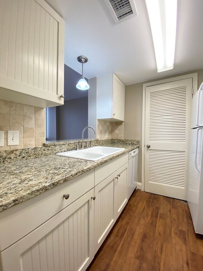 Building Photo - wh606