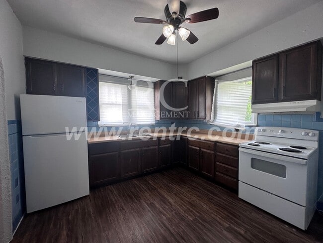 Building Photo - 917 Seminary-