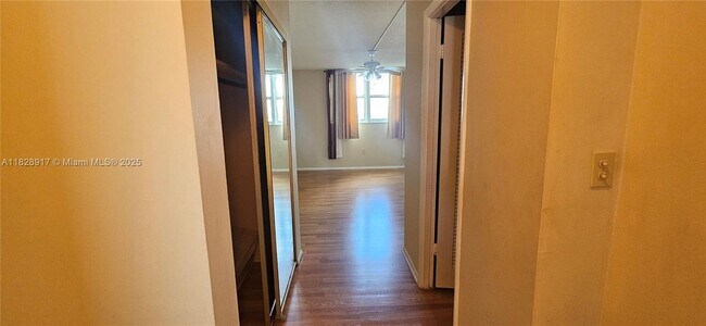 Building Photo - 1175 NE Miami Gardens Dr