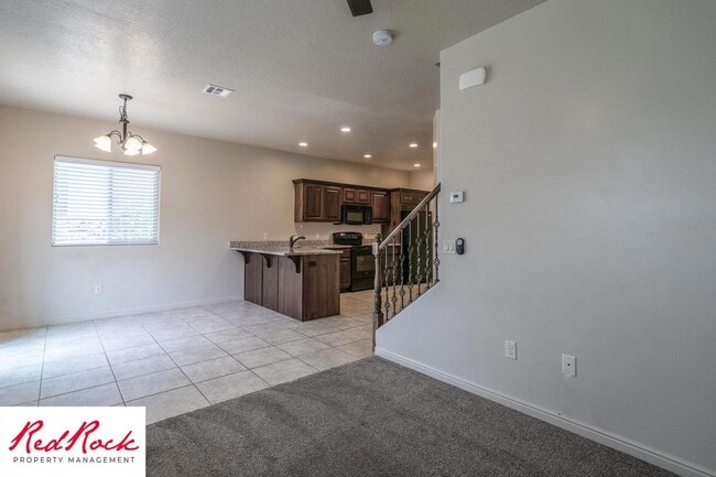 Building Photo - Cozy Townhome with Community Pool