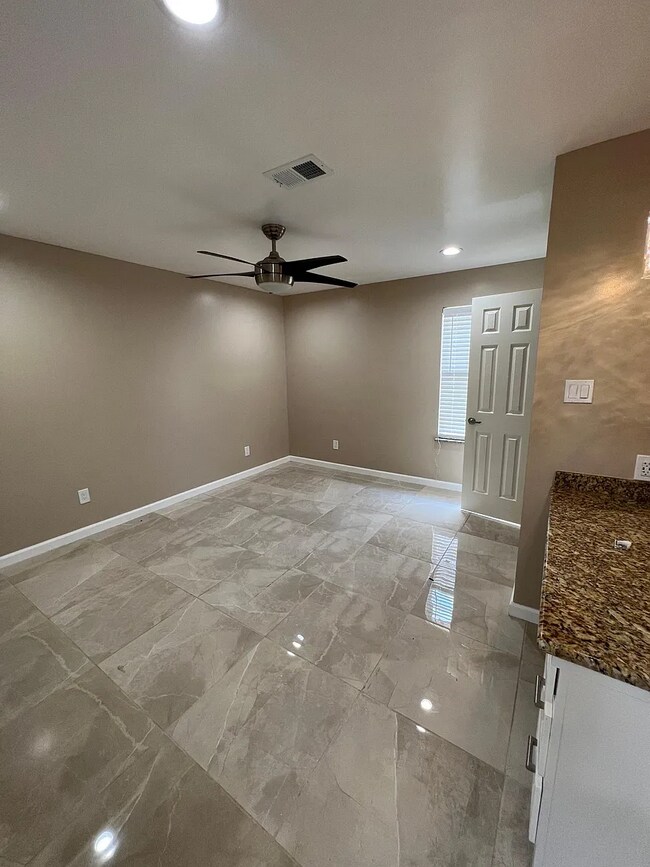 Building Photo - 7214 Corsicana St