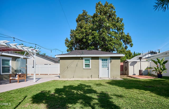 Building Photo - 621 Hewitt St