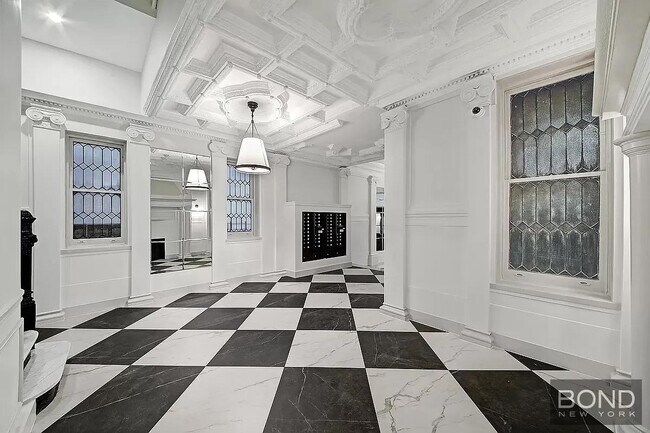 Building Photo - 250 W 91st St