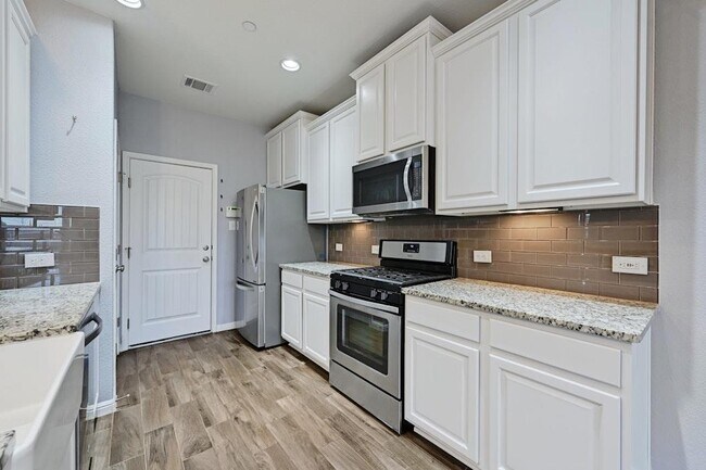Building Photo - 1300 Catalan Rd