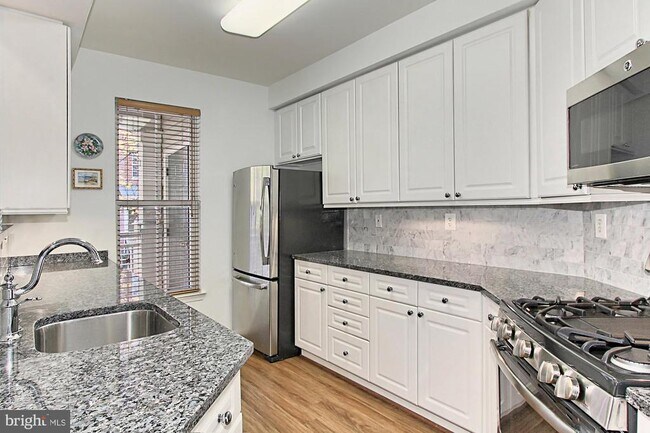 Building Photo - 5120 Donovan Dr