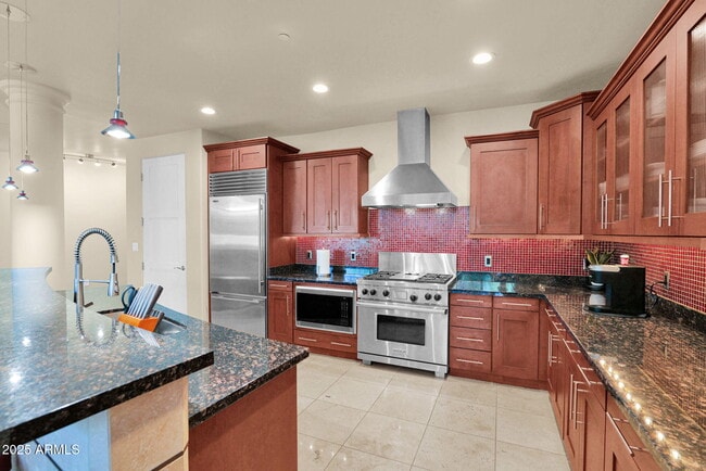 Building Photo - 8 Biltmore Estates Dr