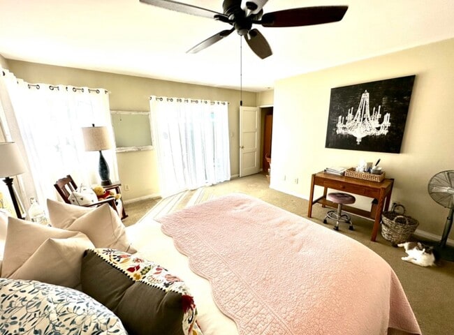 Building Photo - 3 Bedroom 2 Bathroom Lakewood House with Private Backyard down the street from Lakewood High School