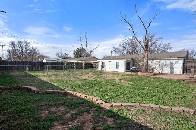 Building Photo - Fully Furnished Long-Term Rental!!