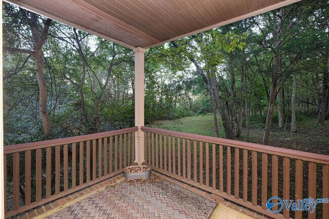 Building Photo - 2092 Woodlawn Dr SW