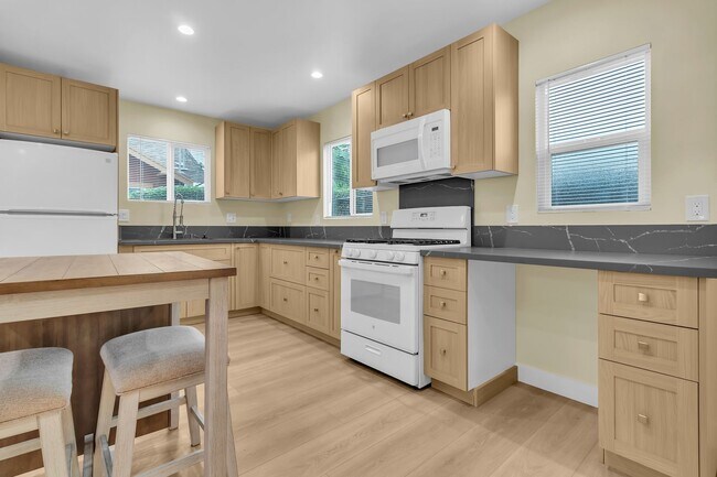Building Photo - 3964 La Salle Ave