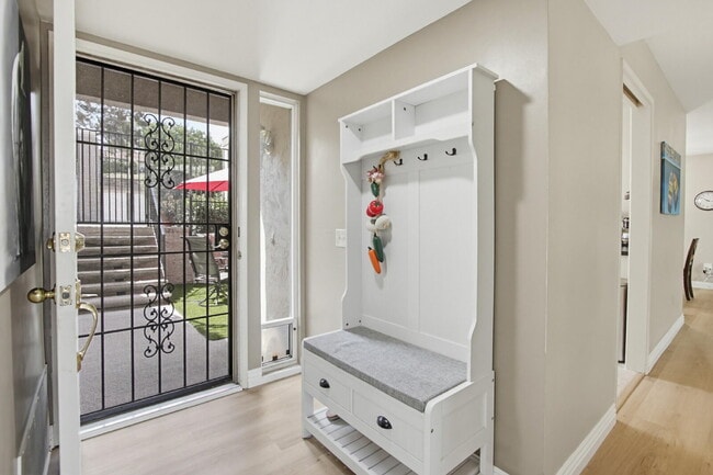 Building Photo - $3,200 - Charming 2-Bedroom + Optional 3rd Bedroom/Office Condo in Desirable Oaks North 55+ Commu...