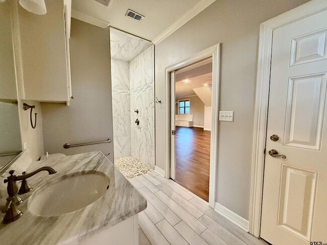 Building Photo - 3815 Holly Ridge Dr