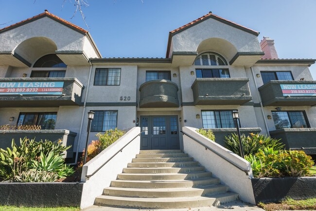 Building Photo - 520 N Hollywood Way
