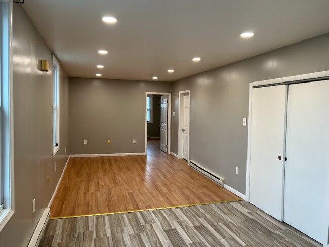 Building Photo - 239 Nesbitt St