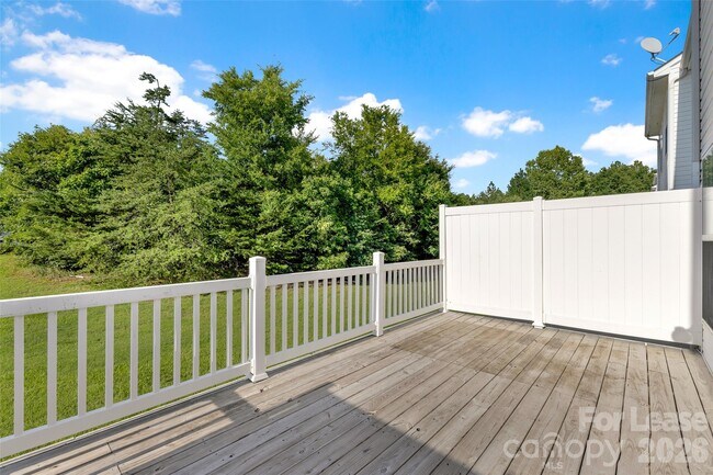 Building Photo - 940 Tiger Ln