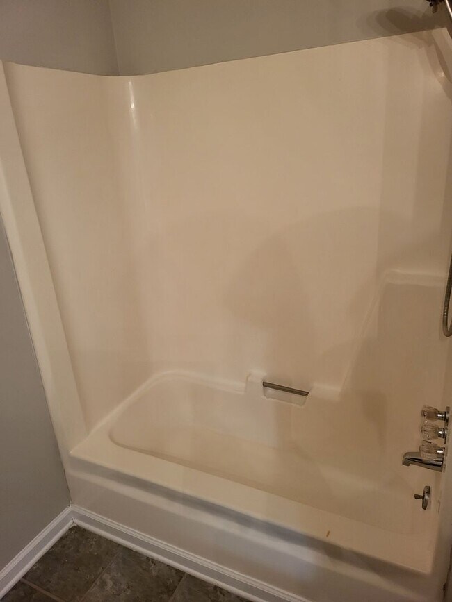 Building Photo - Large three bedroom, one and a half bath t...