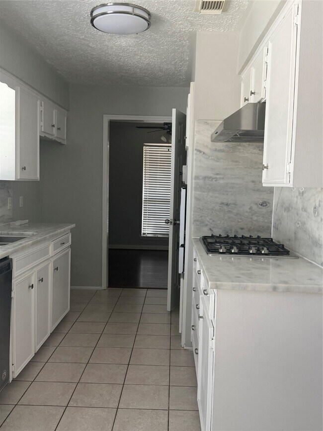 Building Photo - 11107 Sageking Dr