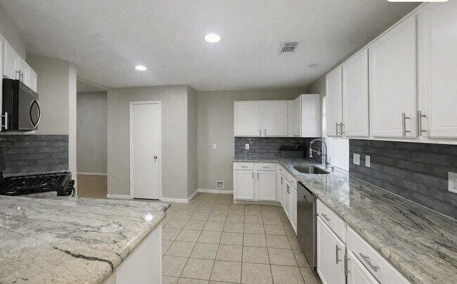 Building Photo - 17150 Summer Hollow Dr