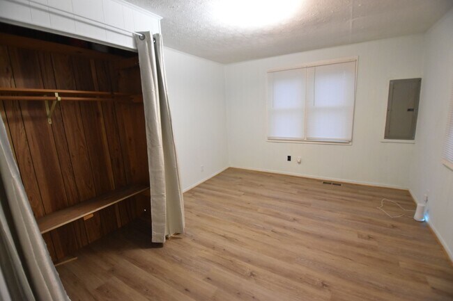 Building Photo - One Bedroom Home in Greenfield