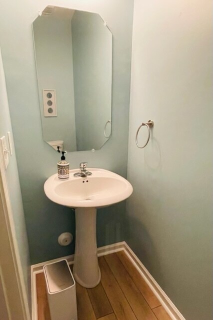 Half bathroom - 709 Elton Ave