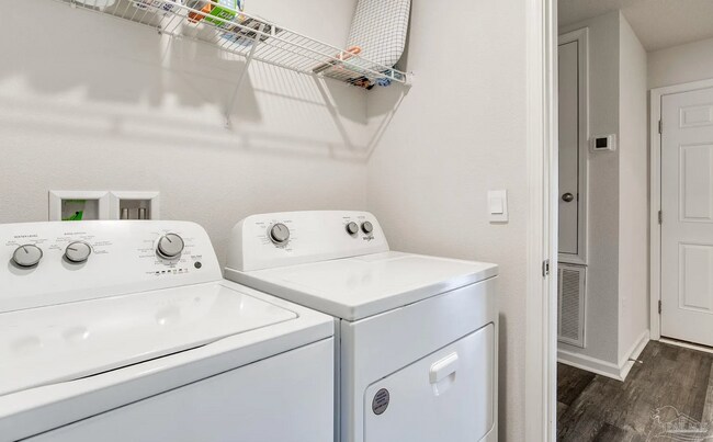 Building Photo - 9768 MilleeLoop