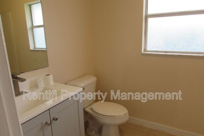 Building Photo - 1562 Gilbert Ave S