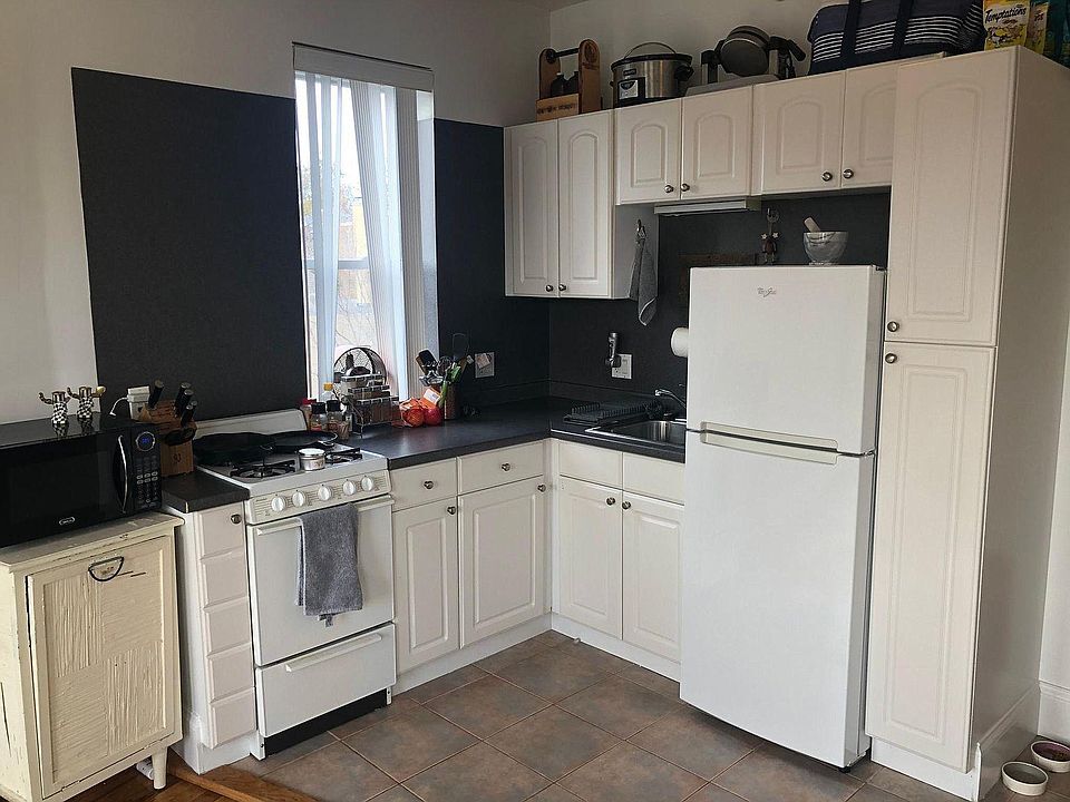 Building Photo - 65 Park Dr