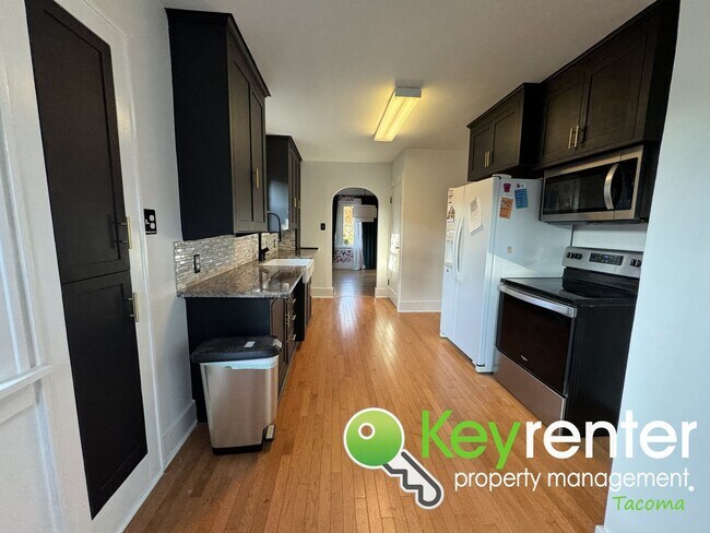 Building Photo - One of a Kind Multi-level Home in North Ta...
