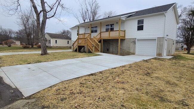 Building Photo - 410 S 2nd St