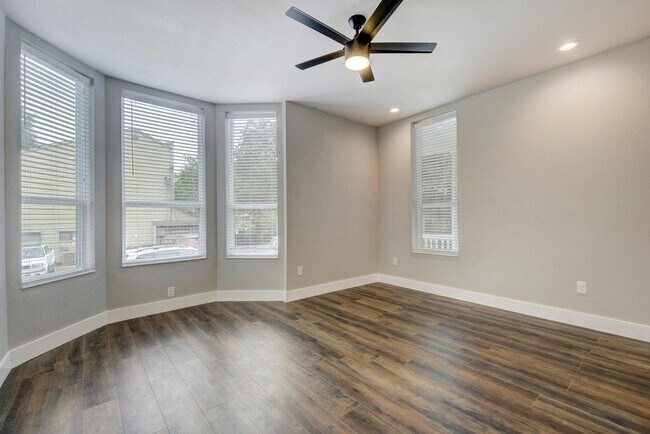 Building Photo - 901 Shoal Cliff Ct