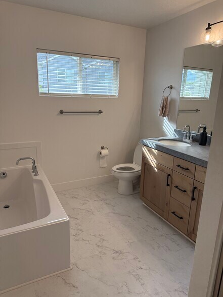 Building Photo - 1396 N 1780 E