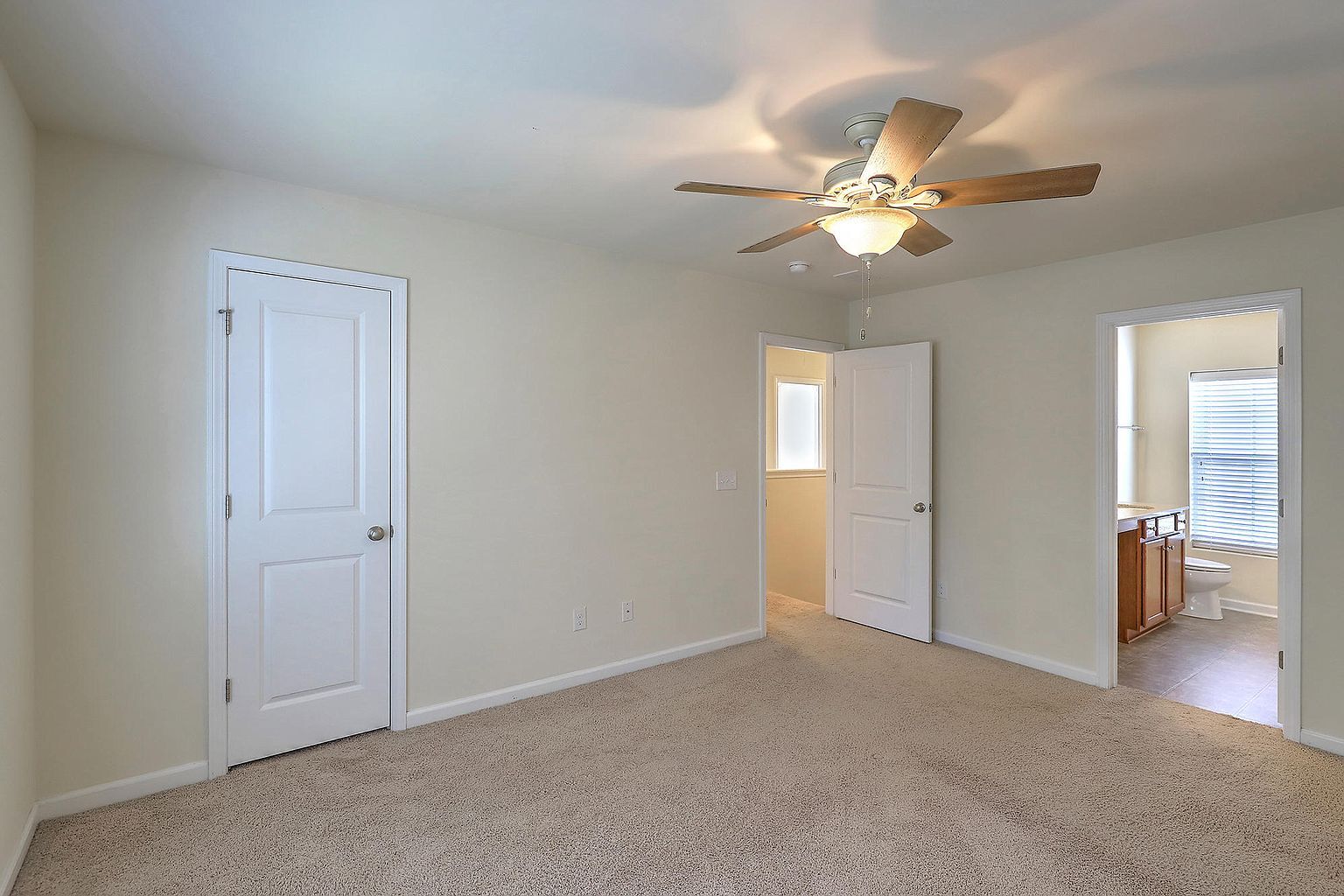 Building Photo - 1525 Oldenburg Dr
