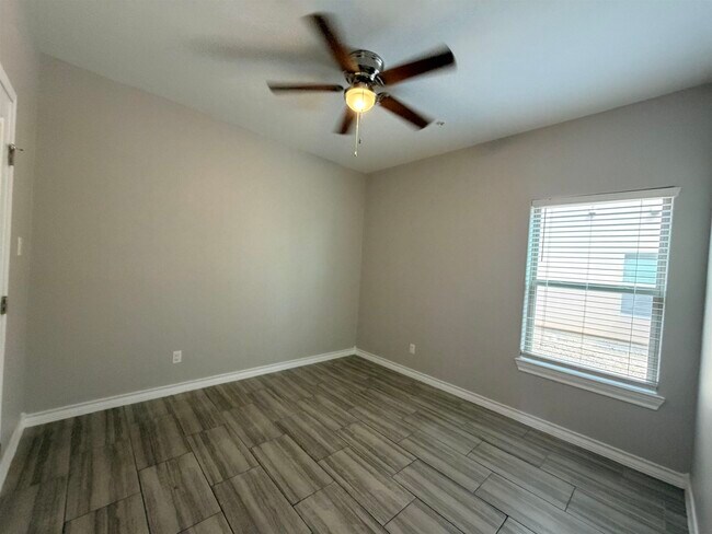 Building Photo - 5601 Cuenca Dr